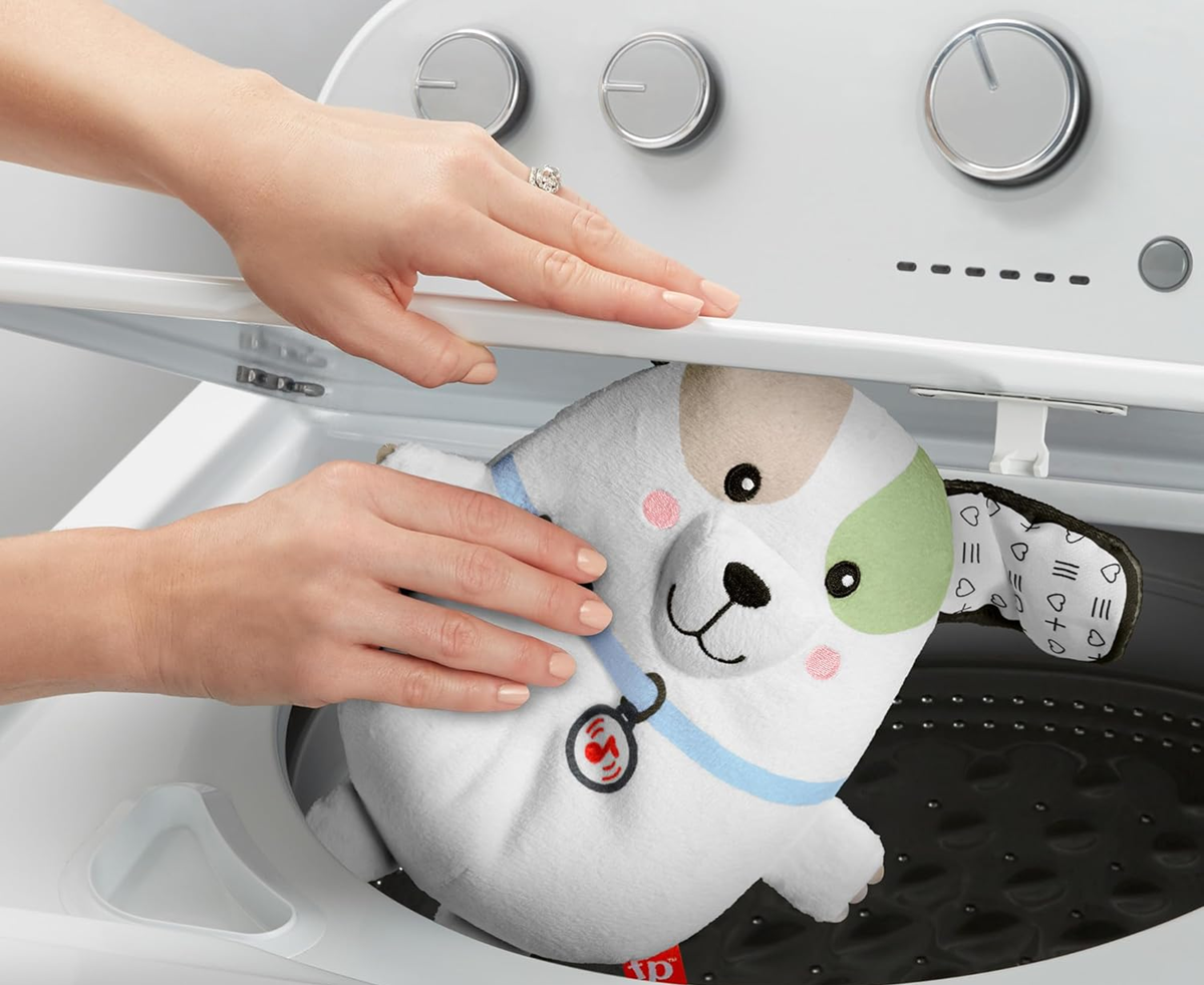 FISHER-PRICE Snuga Puppy plüss kutyus dallamokkal és rezgéssel KISKUTYA 18 cm