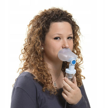 NEBULA Spacer Air Liquid NEBULIZATOR, IRYGATOR używany przez kobietę podczas inhalacji