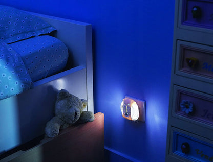 SAFETY 1ST automatikus LED éjszakai lámpa konnektorba