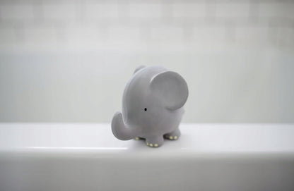 TIKIRI rubberen bijtspeeltje en badspeelgoed met rammelaar 9 x 11,5 cm OLIFANT