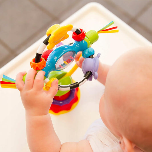 PLAYGRO zabawka z grzechotką i przyssawką do krzesesełka stolika 19,5 cm, kolorowa zabawka sensoryczna dla dziecka 6 m+