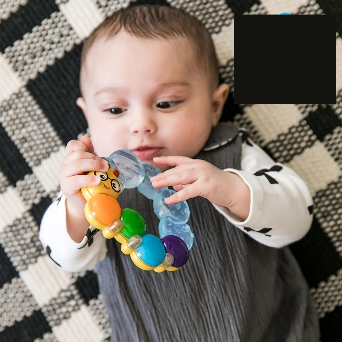 BABY EINSTEIN Kühl- und Massagering mit Rassel RAUPE 3 m+