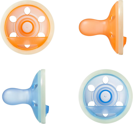 TOMMEE TIPPEE Breast Like πιπίλα x4 6-18 μηνών ΦΩΤΙΖΕΙ ΣΤΟ ΣΚΟΤΑΔΙ