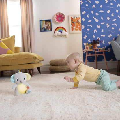 BRIGHT STARTS Huge-a-bye-Baby interactieve olifant met muziek en licht 20 cm