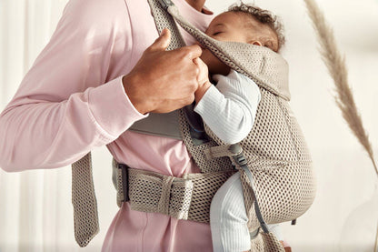BABYBJORN Airy Mesh ergonomikus babahordozó 3,5–12 kg