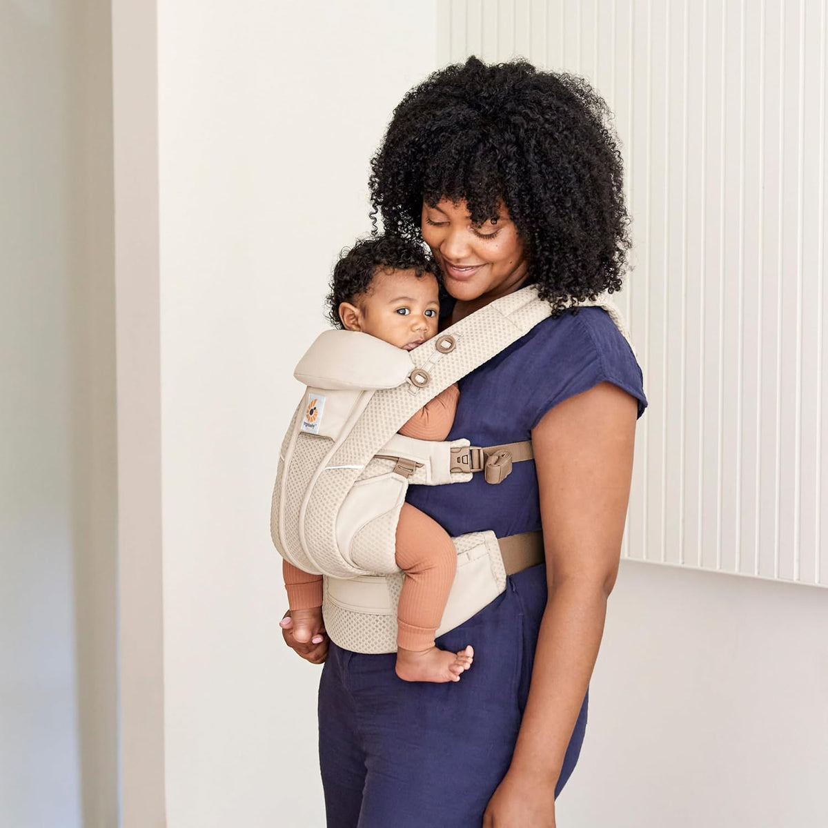 ERGOBABY OMNI BREEZE nosidełko ergonomiczne dla niemowląt, oddychające nosidło w pozycji przodem do rodzica