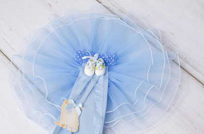 MARELI strik voor de geboorte van een baby 32 cm keramiek tule satijn