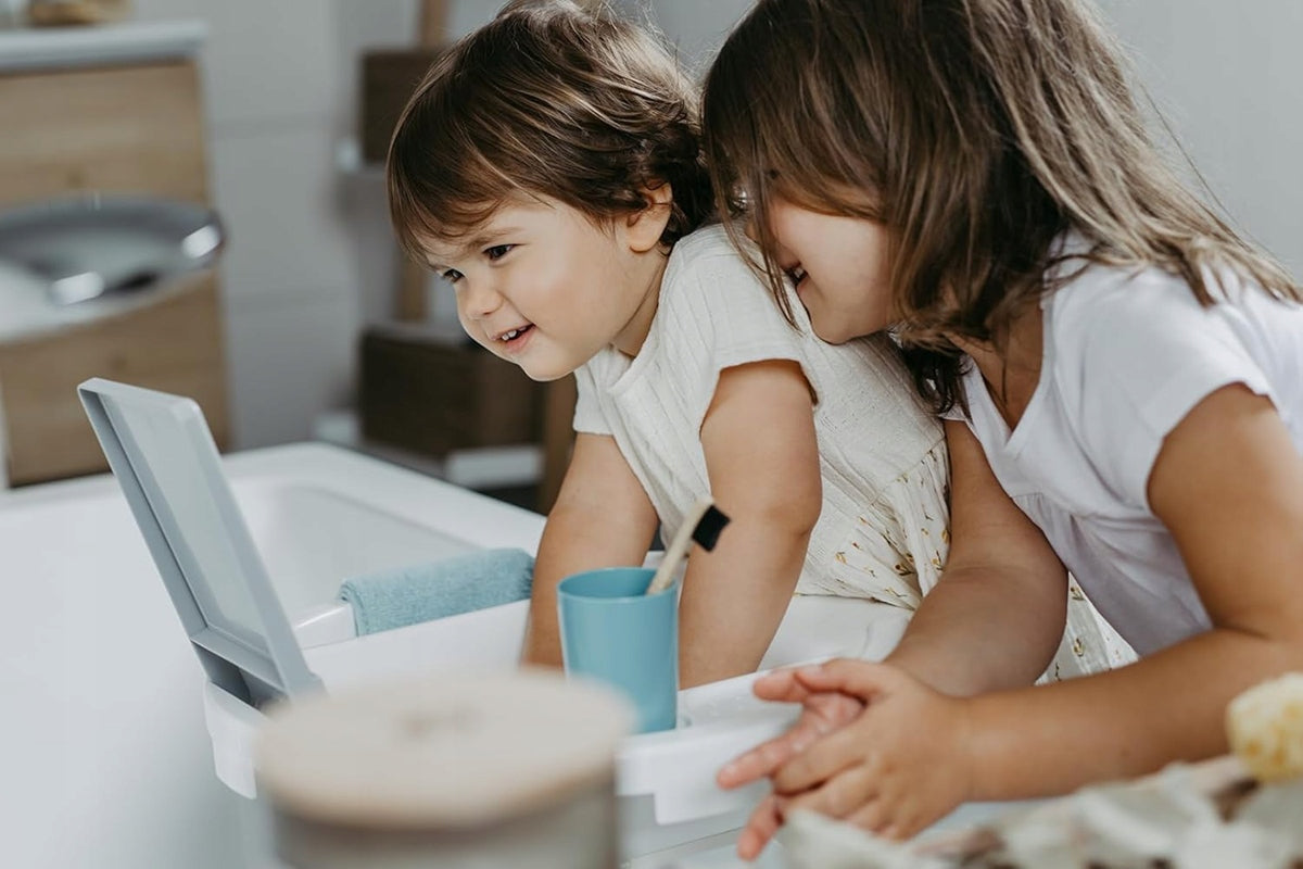 ROTHO Kiddy Lavabo para niños con espejo irrompible y vaso