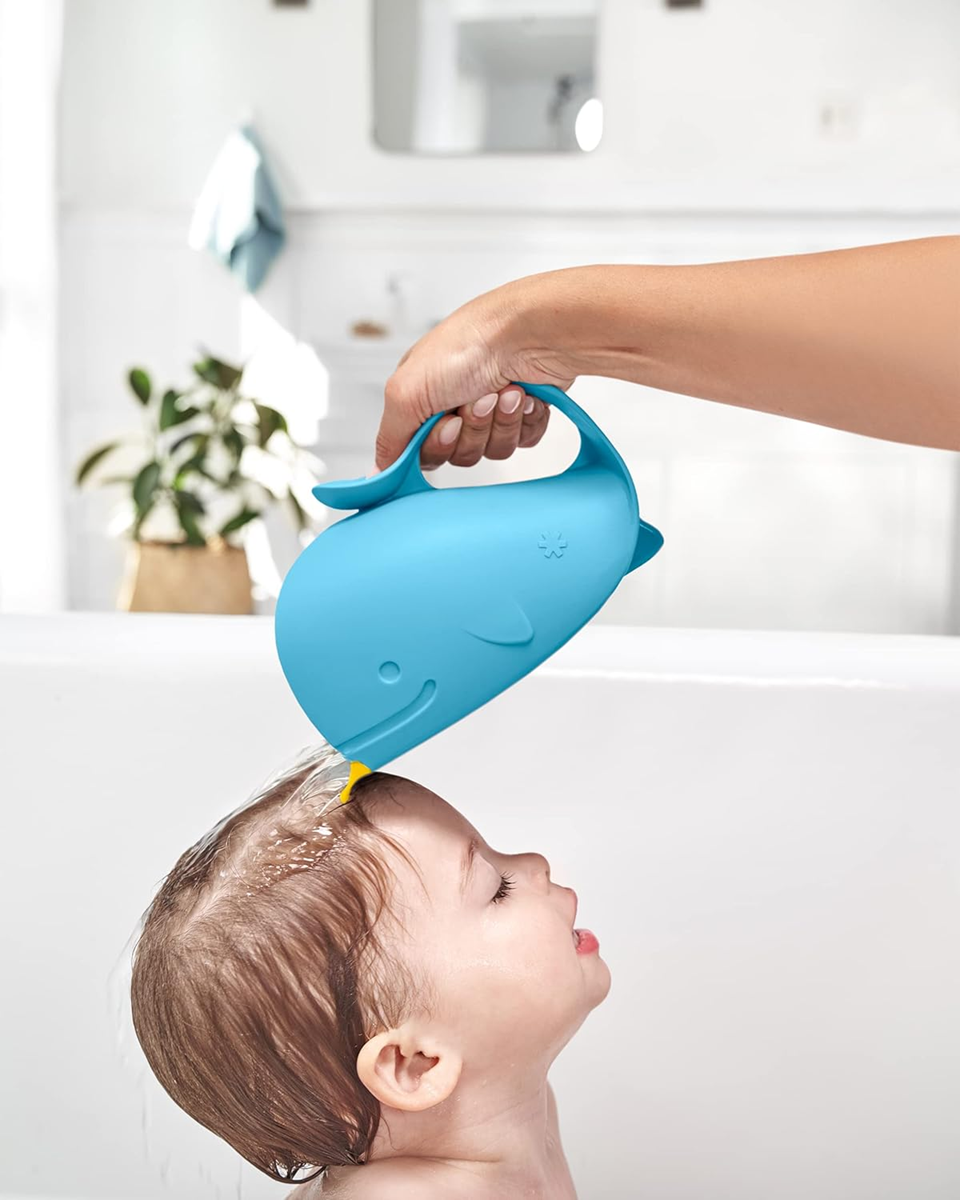 SKIP HOP Moby Rinser recipient pentru clătirea părului 710 ml BALENĂ