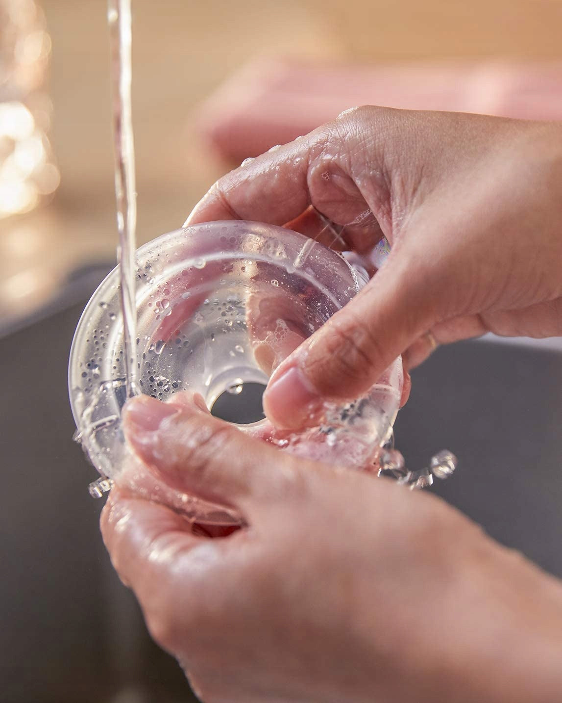 PHILIPS AVENT Natural SCF430/10 laktator ręczny z silikonową nakładką podczas mycia pod wodą