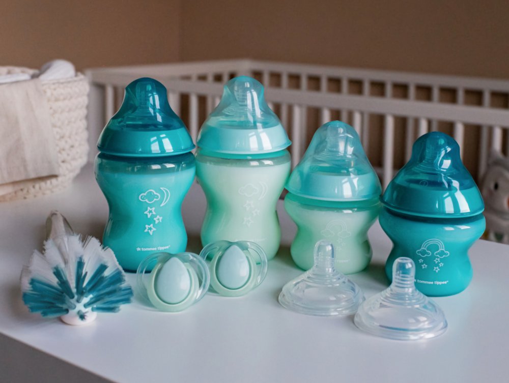 TOMMEE TIPPEE zestaw startowy butelek ANTI-COLIC closer to nature: butelki, smoczki i szczotka dla noworodka