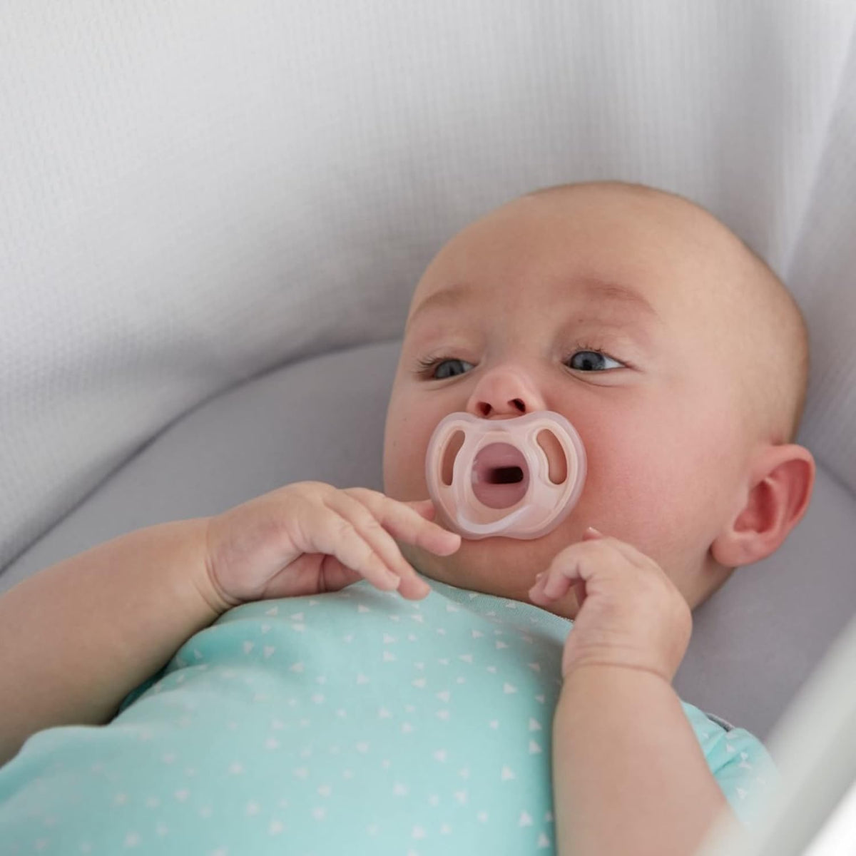 TOMMEE TIPPEE Υπερελαφριά πιπίλα καταπράυνσης x2 0-6 μηνών