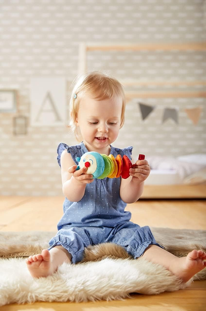 HABA skládací a chrastící housenka Mina 18 cm 6 m+