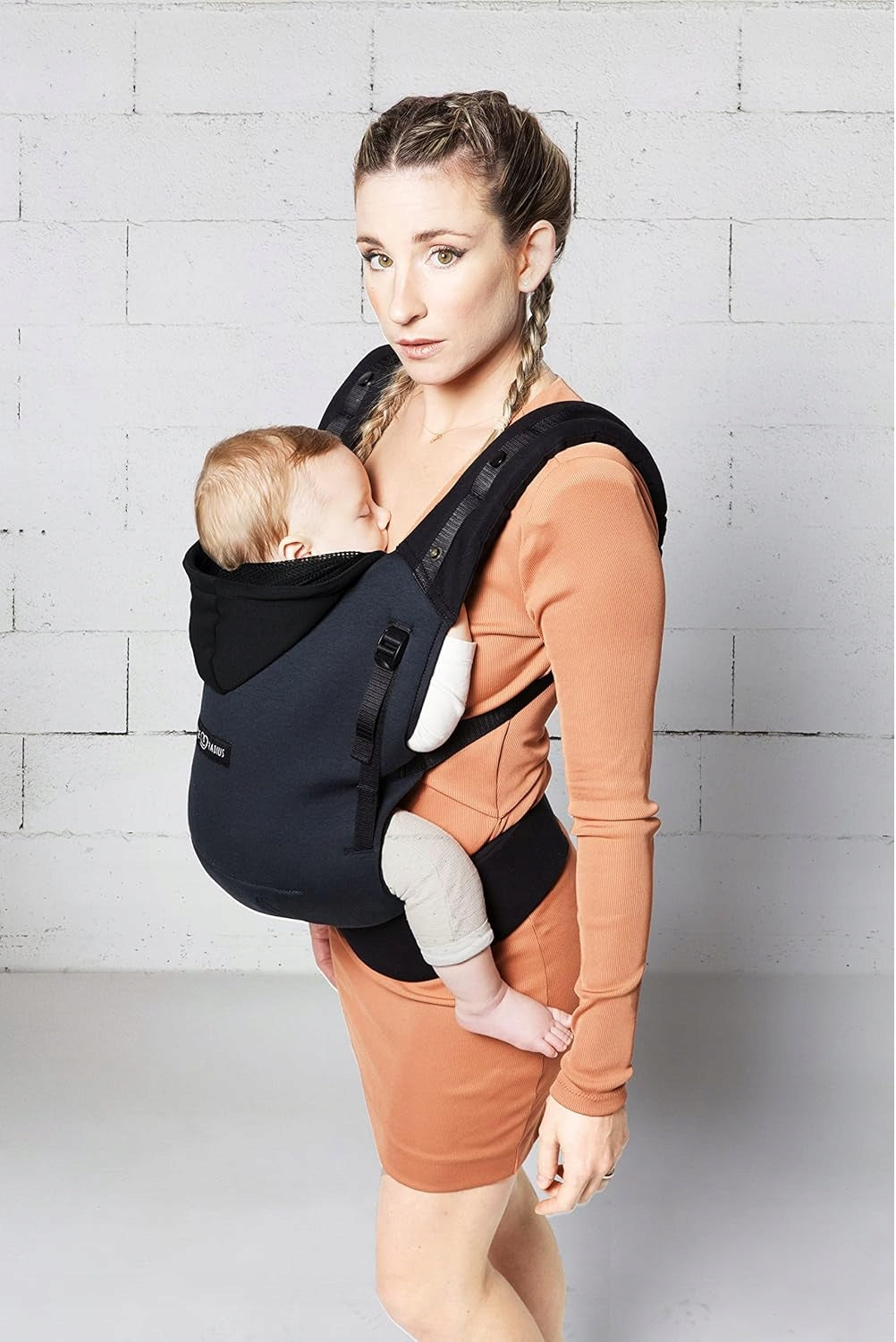 LOVE RADIUS nosidełko ergonomiczne z kapturem HOODIE CARRIER czarne, nosidełko dla dziecka w pozycji M