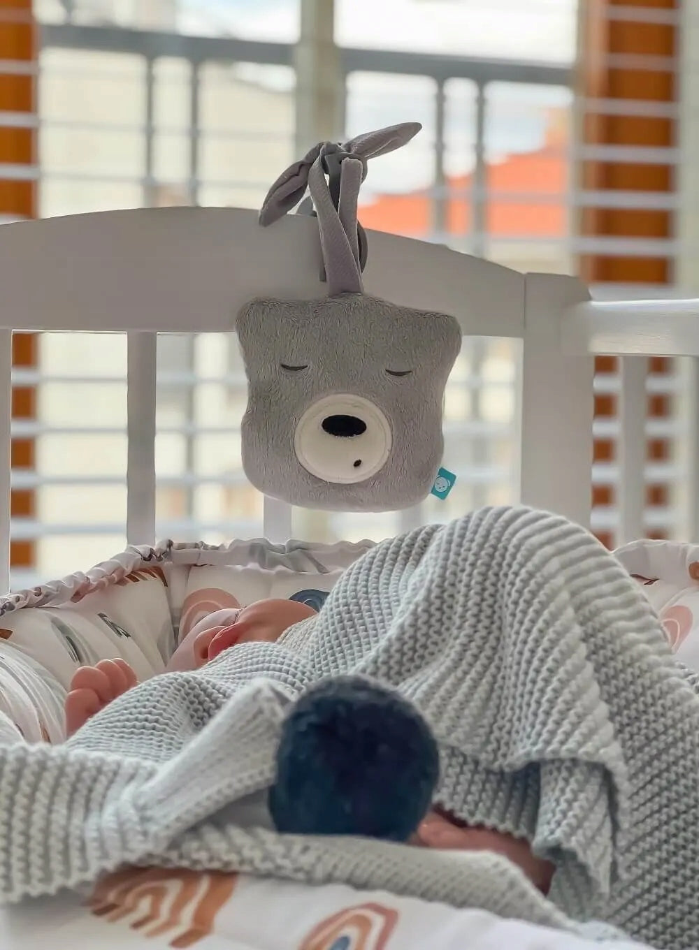 MyHummy SZUMIŚ zawieszka do wózka, łóżeczka Mini Miś 25 cm, szary miś do wózka i łóżeczka