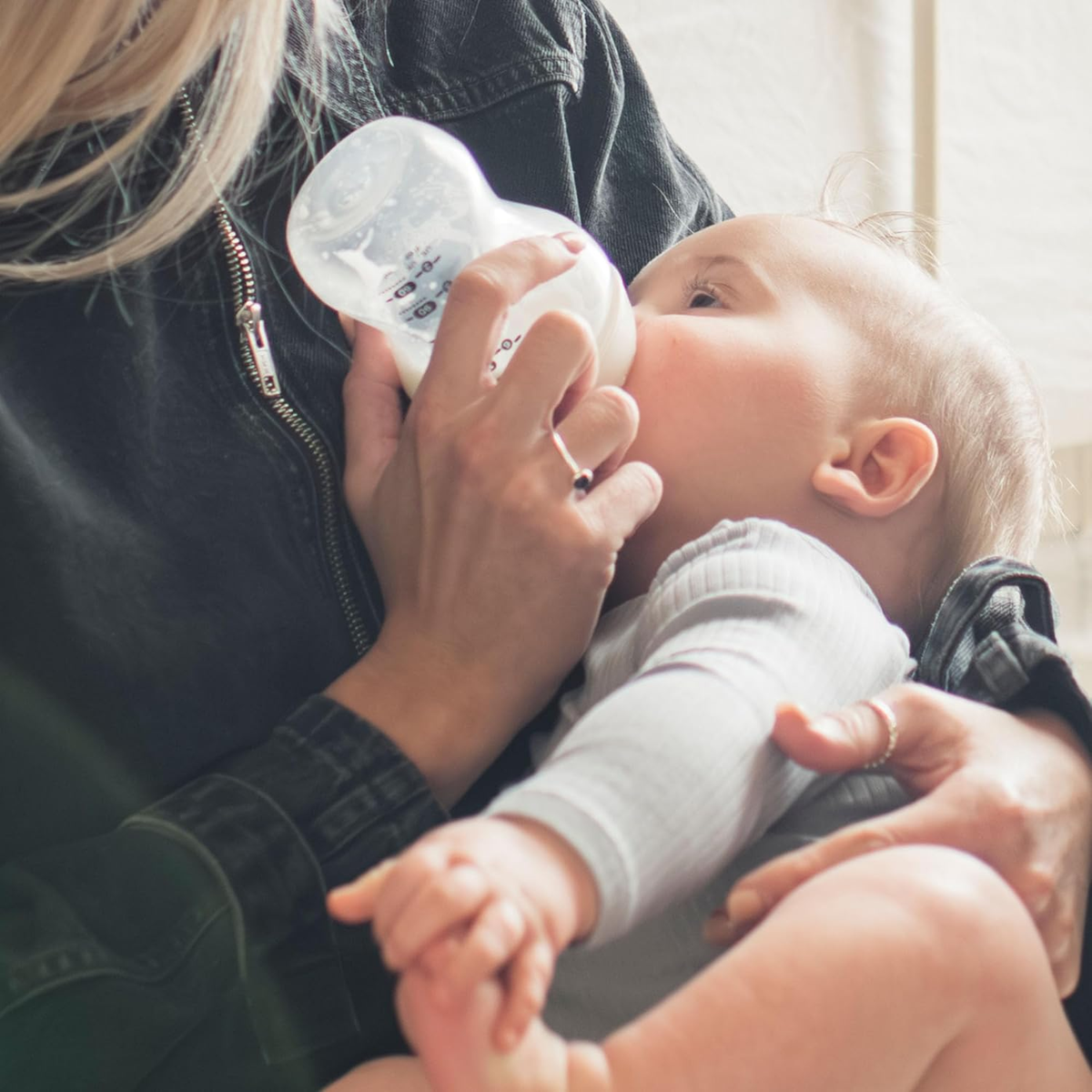TOMMEE TIPPEE Natural Start cumisüveg 340 ml ANTI-COLIC 3 hónap+