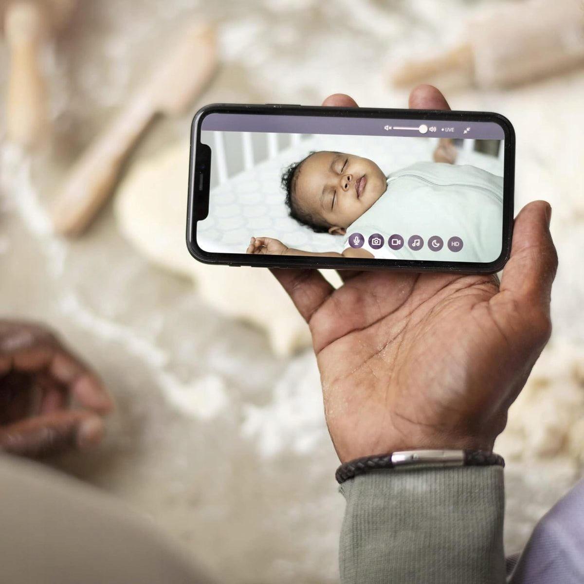 MAXI-COSI See electronic nanny cam