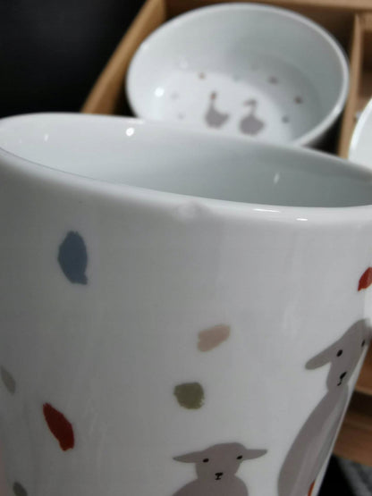LASSIG Tiny Farmer zestaw naczyń porcelanowych dla dzieci z antypoślizgowymi silikonowymi stoperami, wzór owieczek