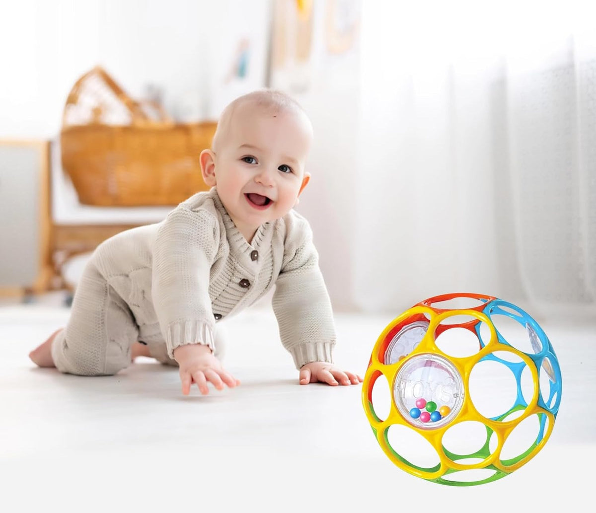 KIKUO Classic Ball grijpspeeltje en bijtring met rammelaars 11,5 cm