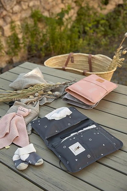 LASSIG organizer na pieluchy chusteczki +przewijak z kieszeniami i komorą na chusteczki, lekki organizer dla niemowląt