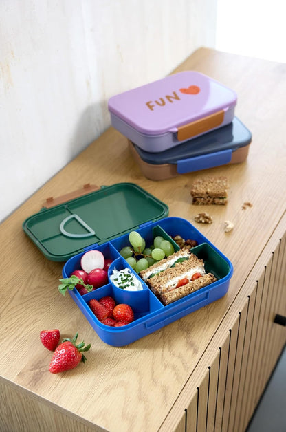 LÄSSIG Bento lunchbox met vakken 17 × 21 cm Regenboog