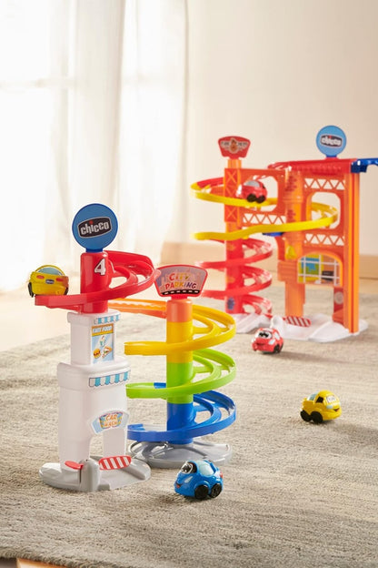 CHICCO többszintes parkoló 37 cm + Turbo Ball autó