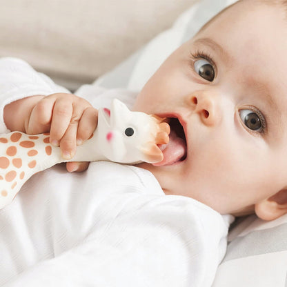 SOPHIE DE GIRAF natuurlijke bijtring SO PURE 18CM + sleutelhanger